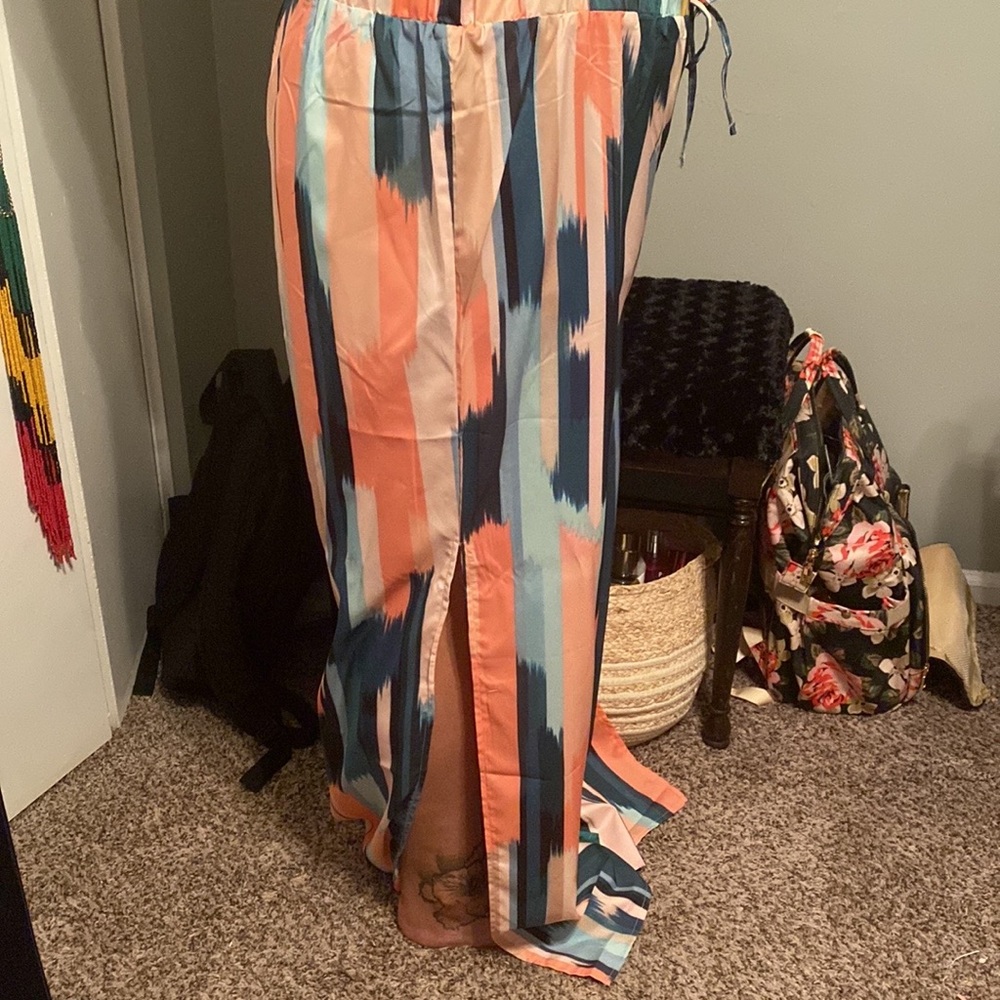 Wide leg, split hem pants - Picture 2 of 5